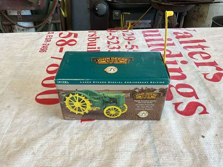Ertl 1/16 JD 1924 Model D Tractor laser etched special anniversary edition