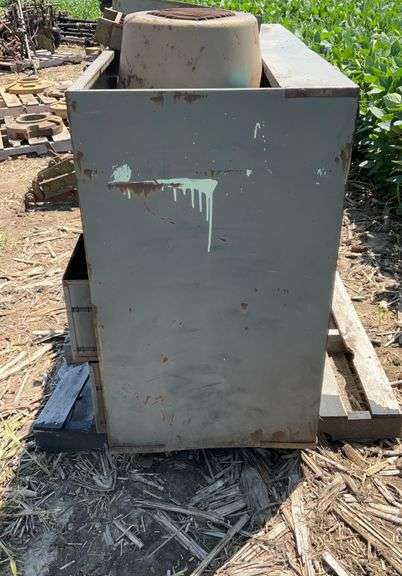 Metal storage cabinet w/drawers