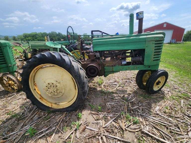 1940 John Deere A Tractor, NF, 4sp Electric Start, Long Hood, Free; runs/ne