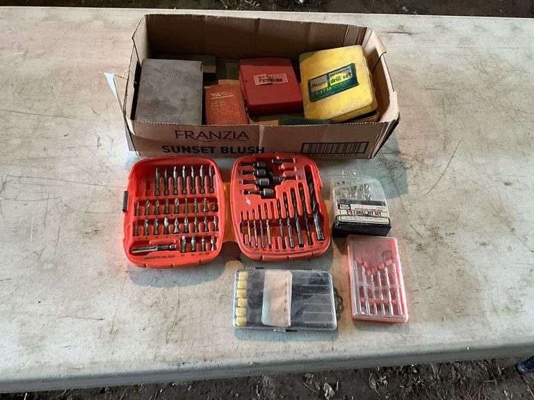 Assorted Drill Bits, Drill Bit Sets, Extractor Set, Small Screw Drivers