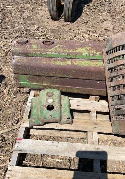 John Deere parts off A : hood, dash