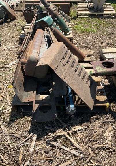 JD parts off A :  hood, fuel tank, side shields, shutter & exhaust pipes