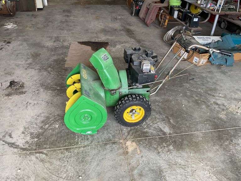 John Deere 826 Snowblower