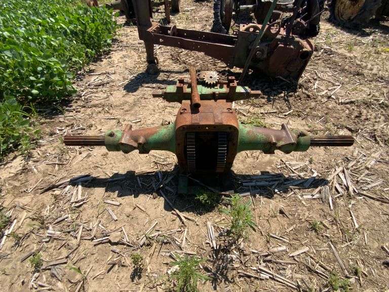 John Deere G tractor; rear end housing & axles, no serial number