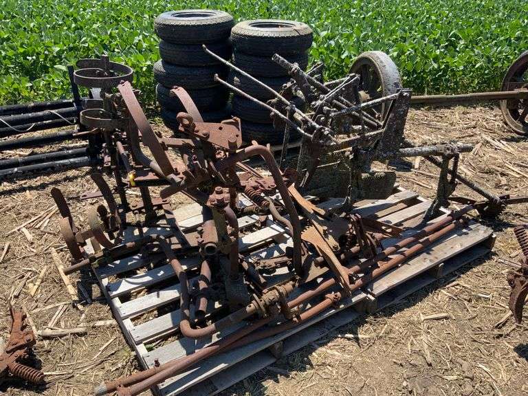 JD H cultivator mounted 2 row cultivator