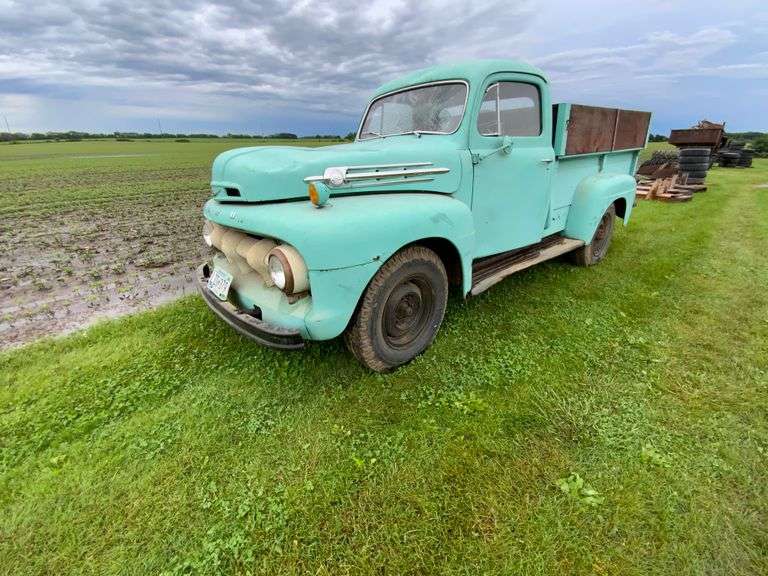 ** 1952 Ford Pickup, 1-ton, Step Side Box, Flat Head V8, Manual 4sp. w/Box 