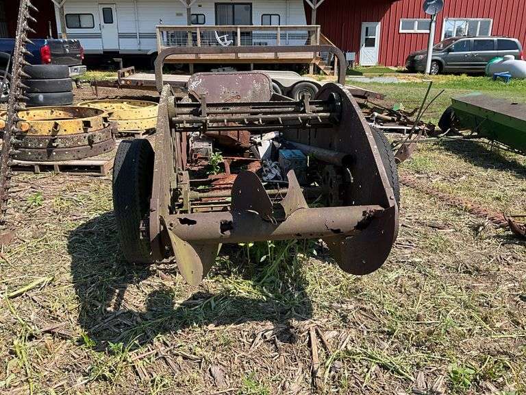 JD pull type manure spreader