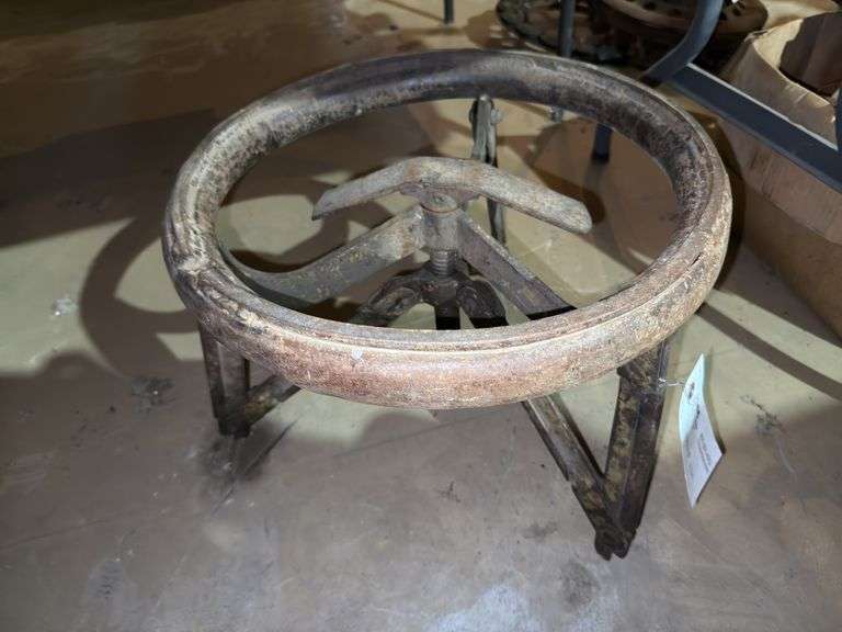 Antique Screw Type Spreading Tool
