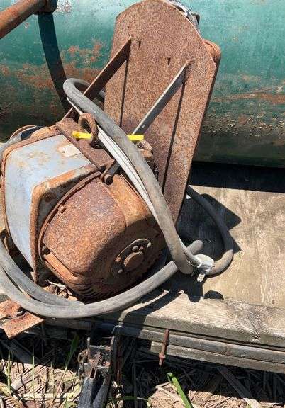 Large electric motor w/cords & controls (motor is stuck)