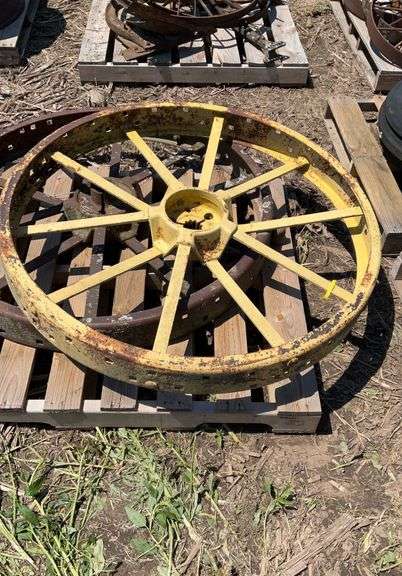 (2) JD metal rims w/cast centers off John Deere B, flat spokes