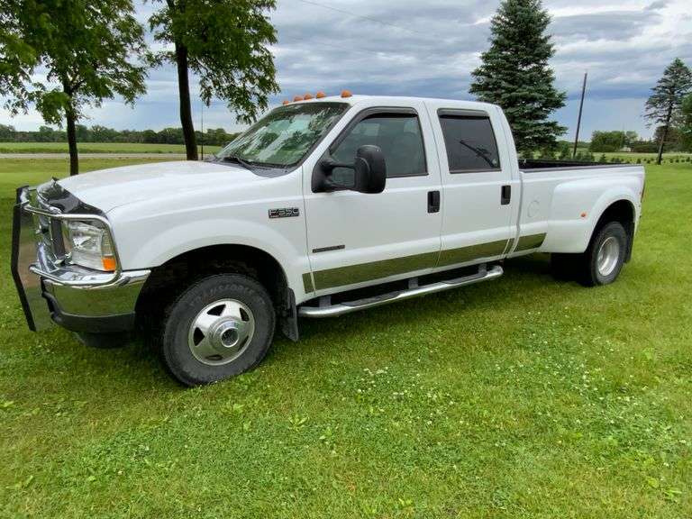 ** 2002 Ford F-350, 7.3 Diesel, Lariat, 4 Door, Dually, 83,000 Miles, B&W 5