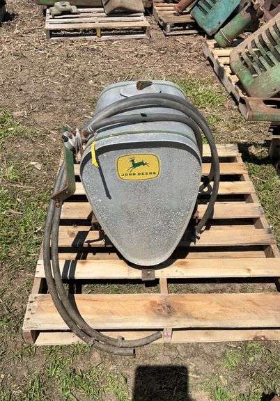 JD aluminum Liquid fertilizer tank off JD 290 corn planter