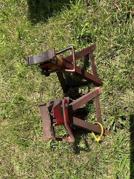 Pair of jack stand