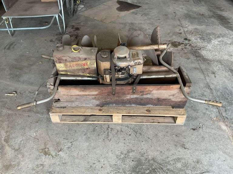 The General 5 star Power Digger w/ three augers and gas can