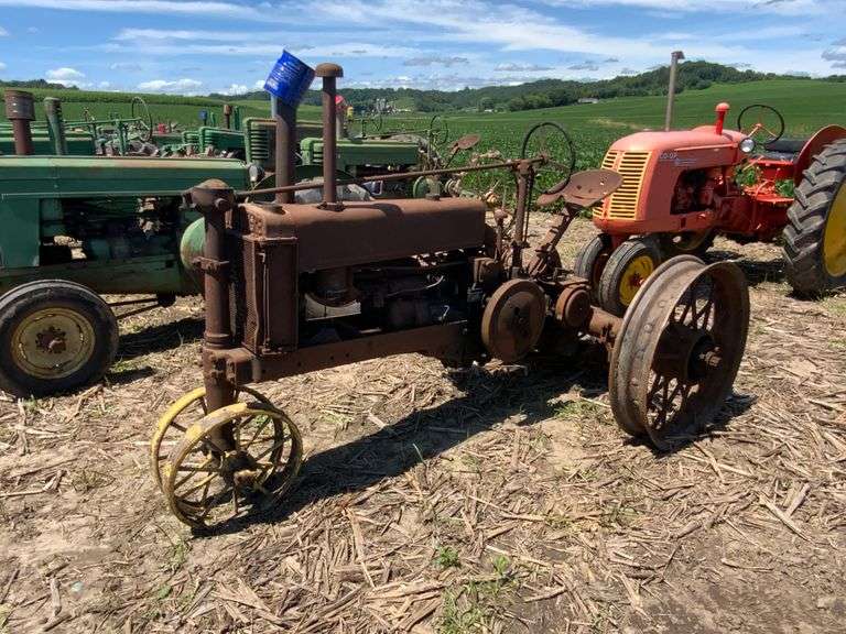 1936 John Deere Unstyled B Tractor, Front metal wheels, rear metal rims, ro