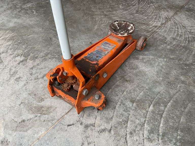 Indy 5 2 1/4 ton hydraulic floor jack