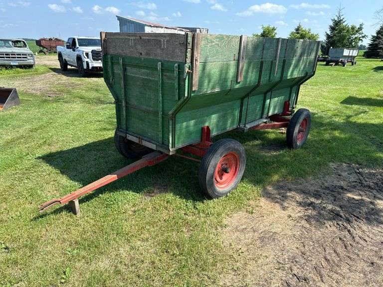 Wooden flare box on Electric Wheel Company running gear
