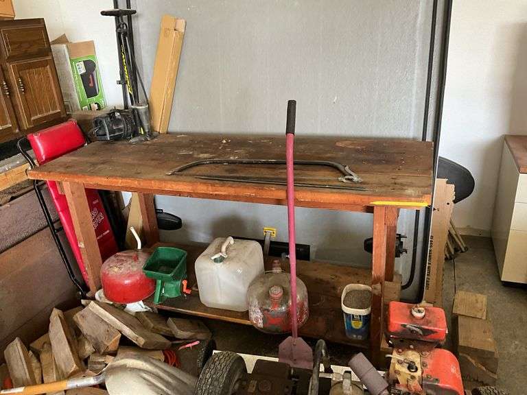 Wooden work bench 6ft long x 2ft 5 in wide x 3ft tall