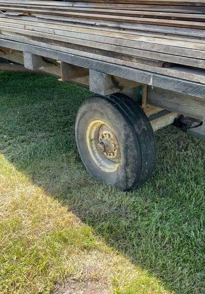 16ft x 8ft  Hay rack on JD running gear