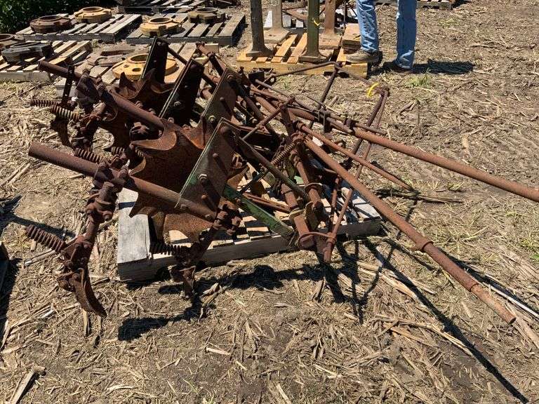 JD mounted cultivator off JD 520, 2 row w/brackets