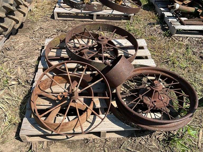 (2) 28" iron wheels w/hubs & misc pulleys & wheels