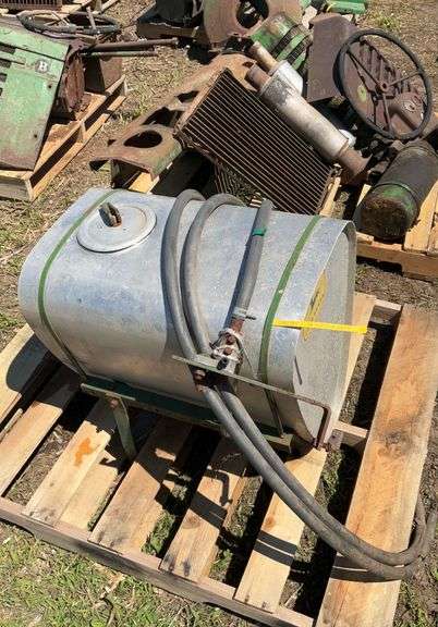 JD aluminum Liquid fertilizer tank off JD 290 corn planter