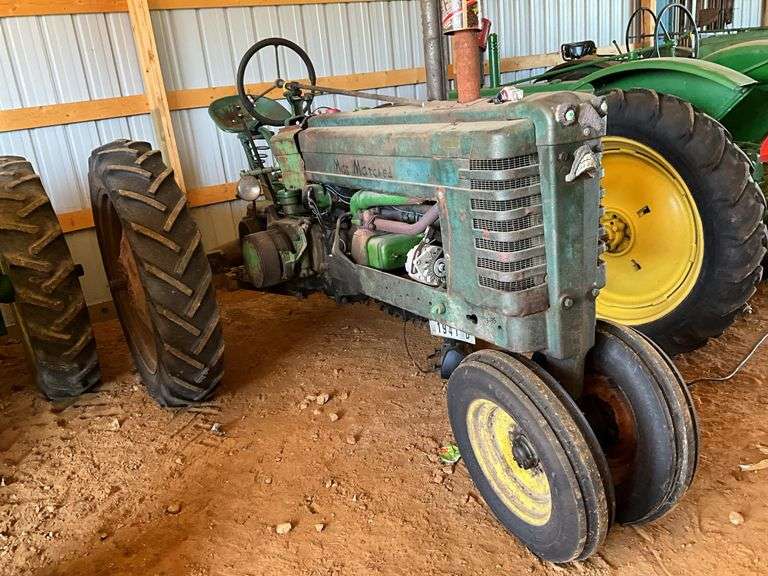 John Deere B Tractor, NF, PTO, Drive Bar, Runs/drives ; "mis-match" elect s