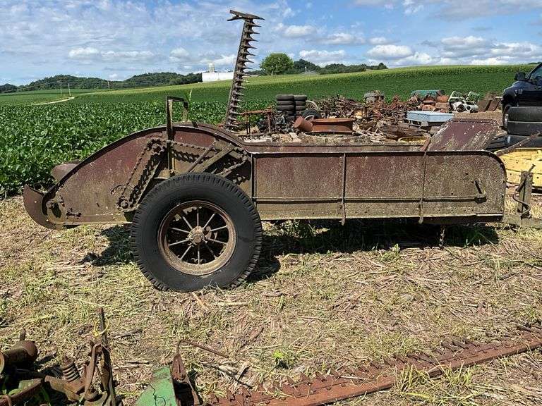 JD pull type manure spreader