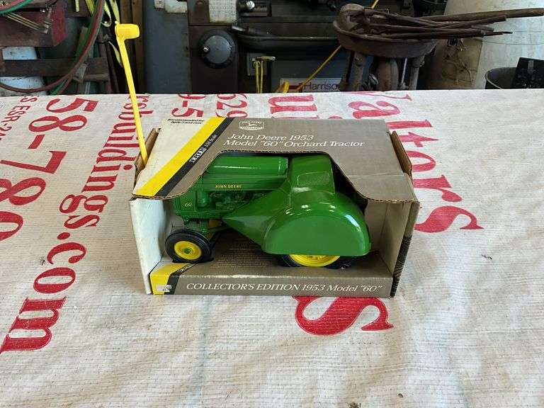 Ertl 1/16 JD 1953 Model 60 Orchard tractor