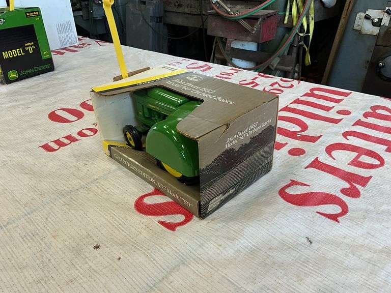 Ertl 1/16 JD 1953 Model 60 Orchard tractor