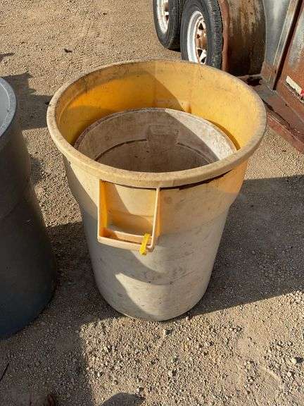 (2) garbage cans, one large/one small