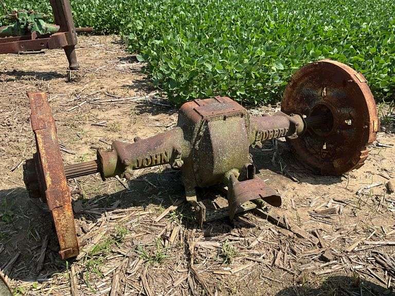 John Deere axle housing & axles for John Deere A, w/cast inner mounts