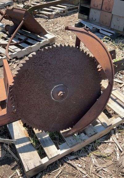 Large pulley driven buzz saw, 30" blade w/mounts & table