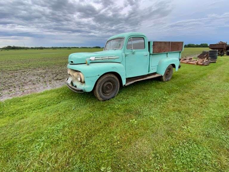 ** 1952 Ford Pickup, 1-ton, Step Side Box, Flat Head V8, Manual 4sp. w/Box 