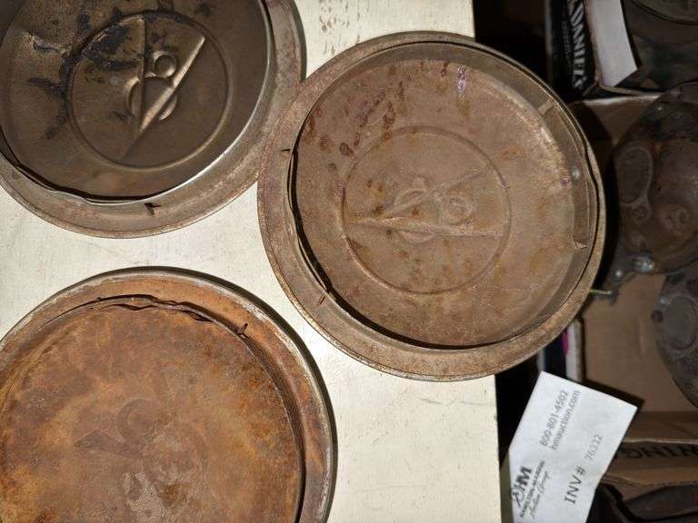 Ford V8 Wheel Centers