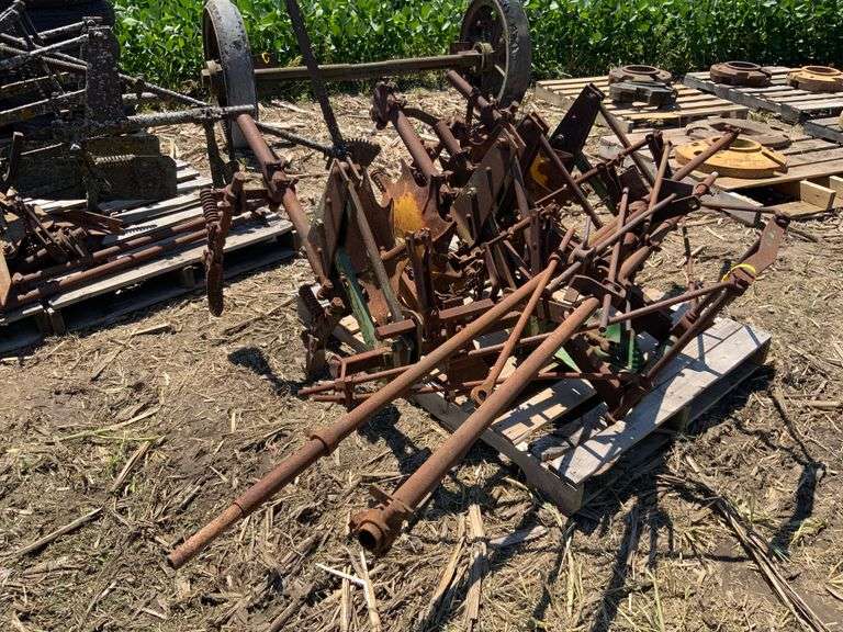 JD mounted cultivator off JD 520, 2 row w/brackets