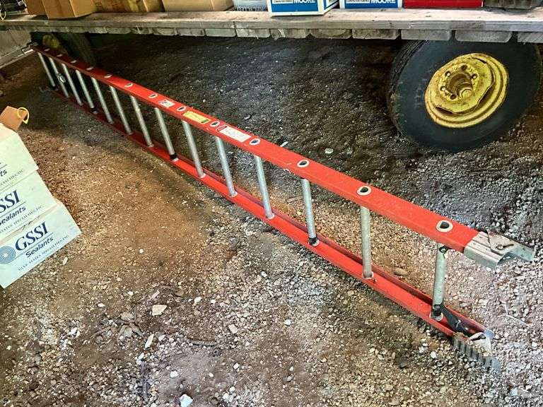 29’ fiberglass extension ladder