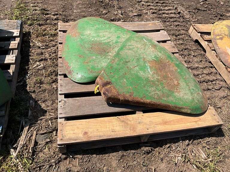 (2) John Deere Clam shell fenders fits A,B,G models 50, 60, 70, 520 & vario