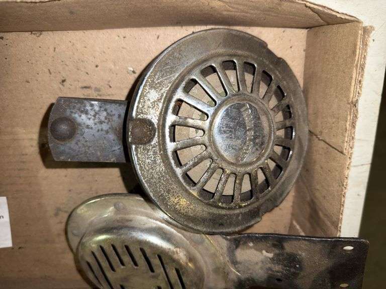 Siren and Speakers for Vintage Automobiles