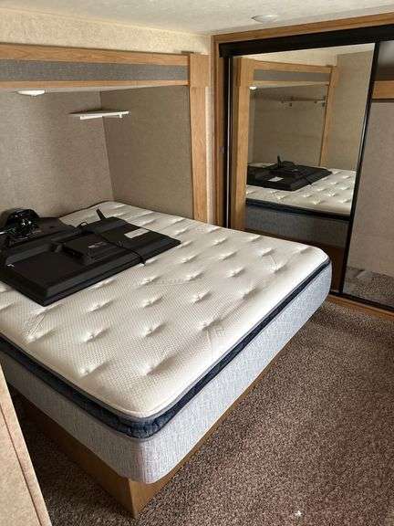 ***2018 Premier 5th Wheel camper; 38FW2018, 38FT, tri-axle with front maste