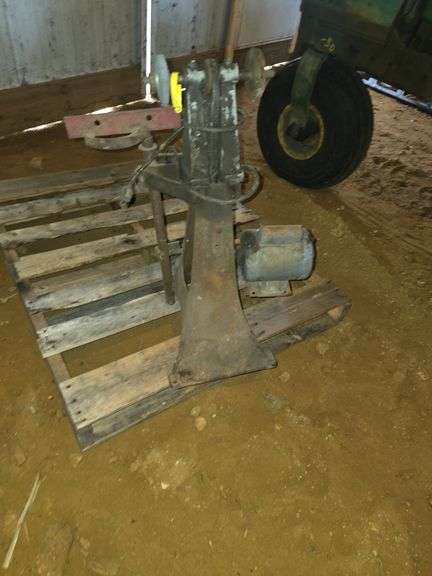 Pedestal grinder