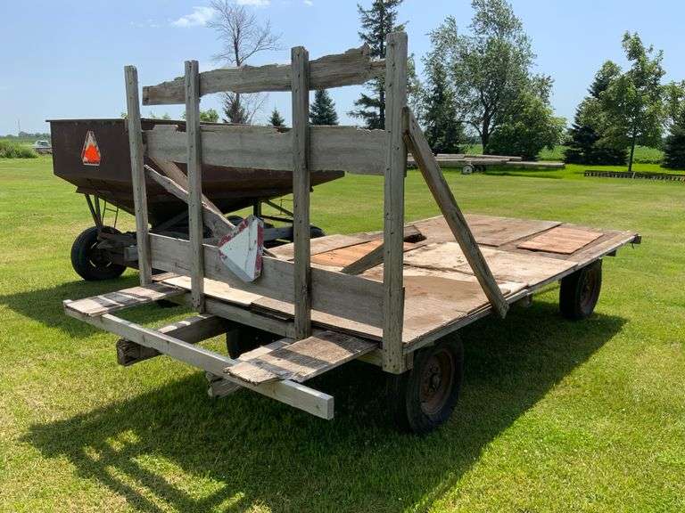 Hayrack and gear