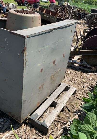 Metal storage cabinet w/drawers