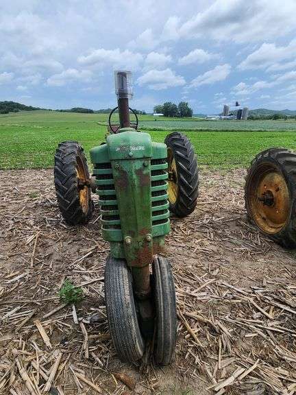 1942 John Deere B, NF, (bad trans); non runner 

SN#120276