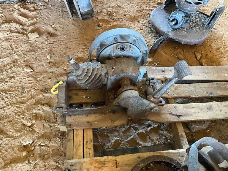 Maytag 1 cylinder gas motor, free