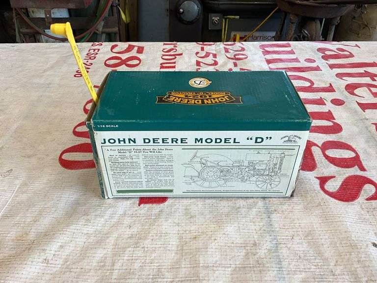 Ertl 1/16 JD 1924 Model D Tractor laser etched special anniversary edition