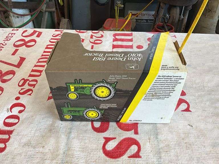 Ertl 1/16 JD 1961 4010 Disel Tractor