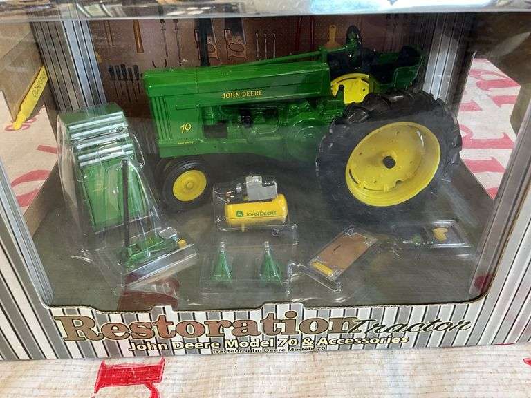 Ertl 1/16 JD Model 70 Restoration tractor