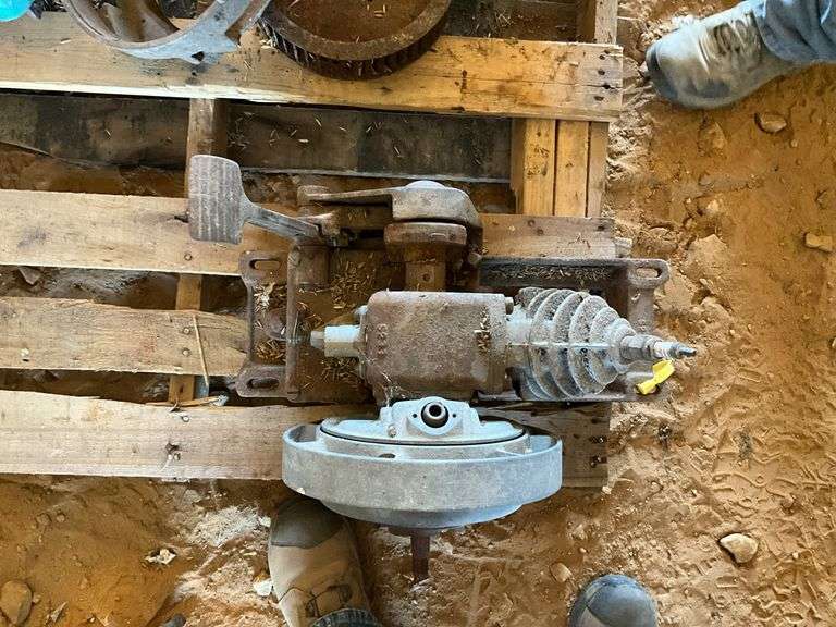 Maytag 1 cylinder gas motor, free