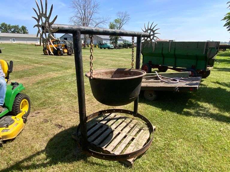 Large Cast Iron Metal Pot with Stand